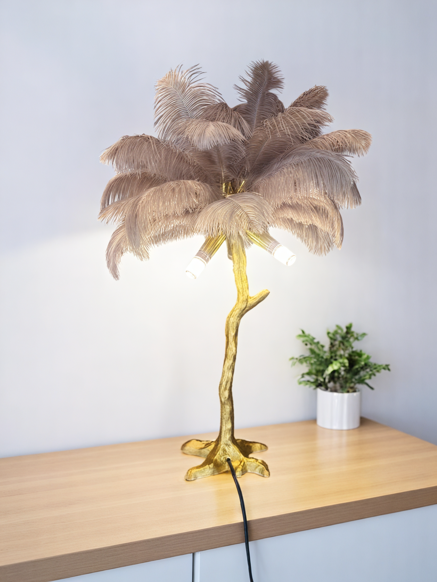 Golden Palm Feather Table Lamp