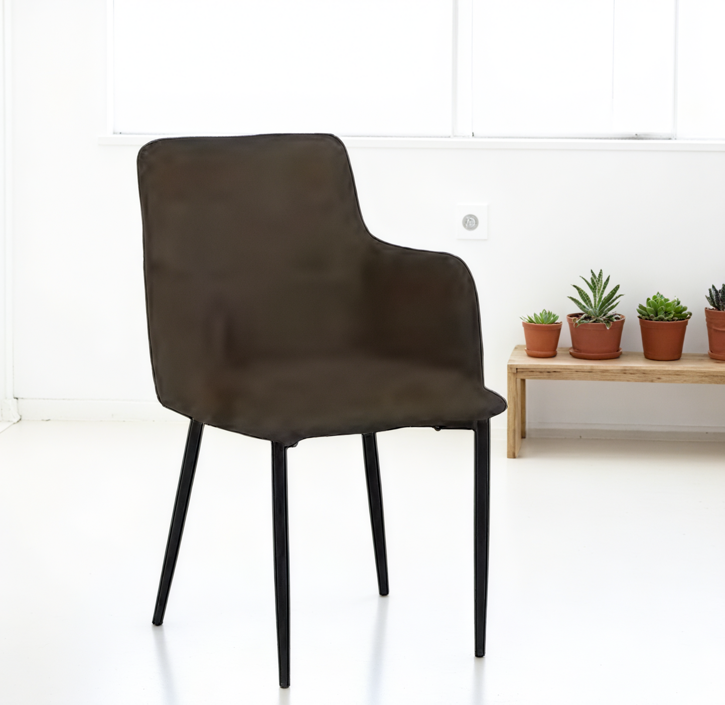 Chaise en polyuréthane – C-1835