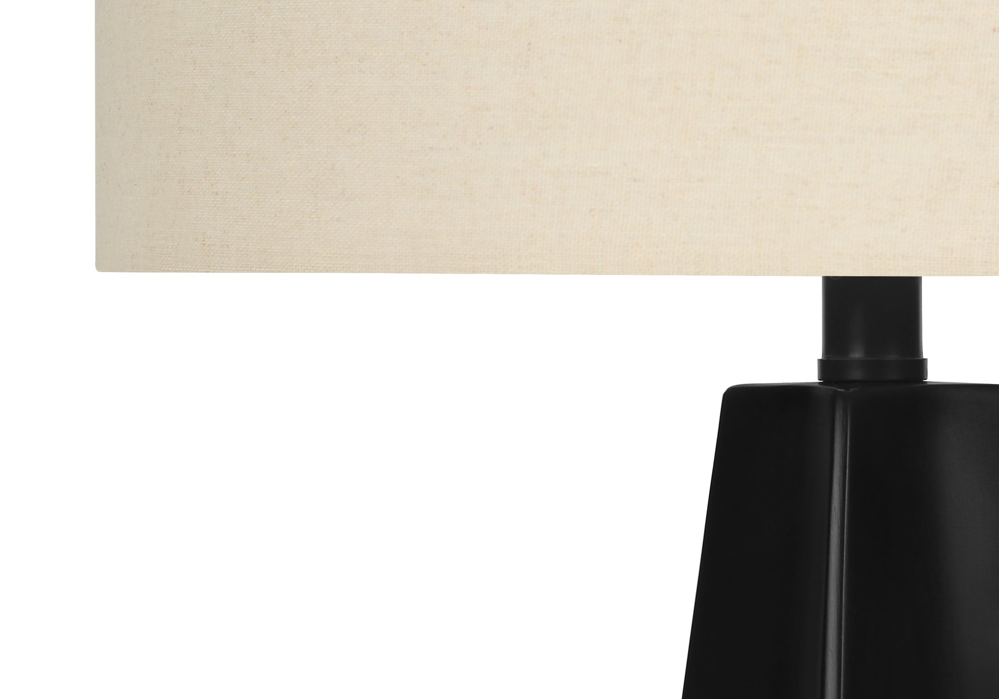 NERO APEX™ – MODERN TRIANGULAR TABLE LAMP – I 9726