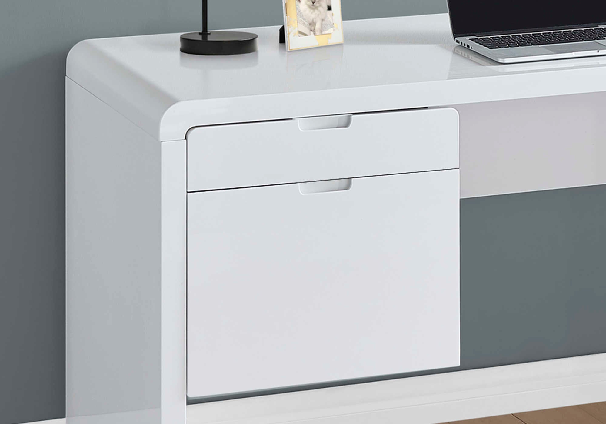 LUXARA™ – HIGH GLOSS OFFICE DESK – I 7581